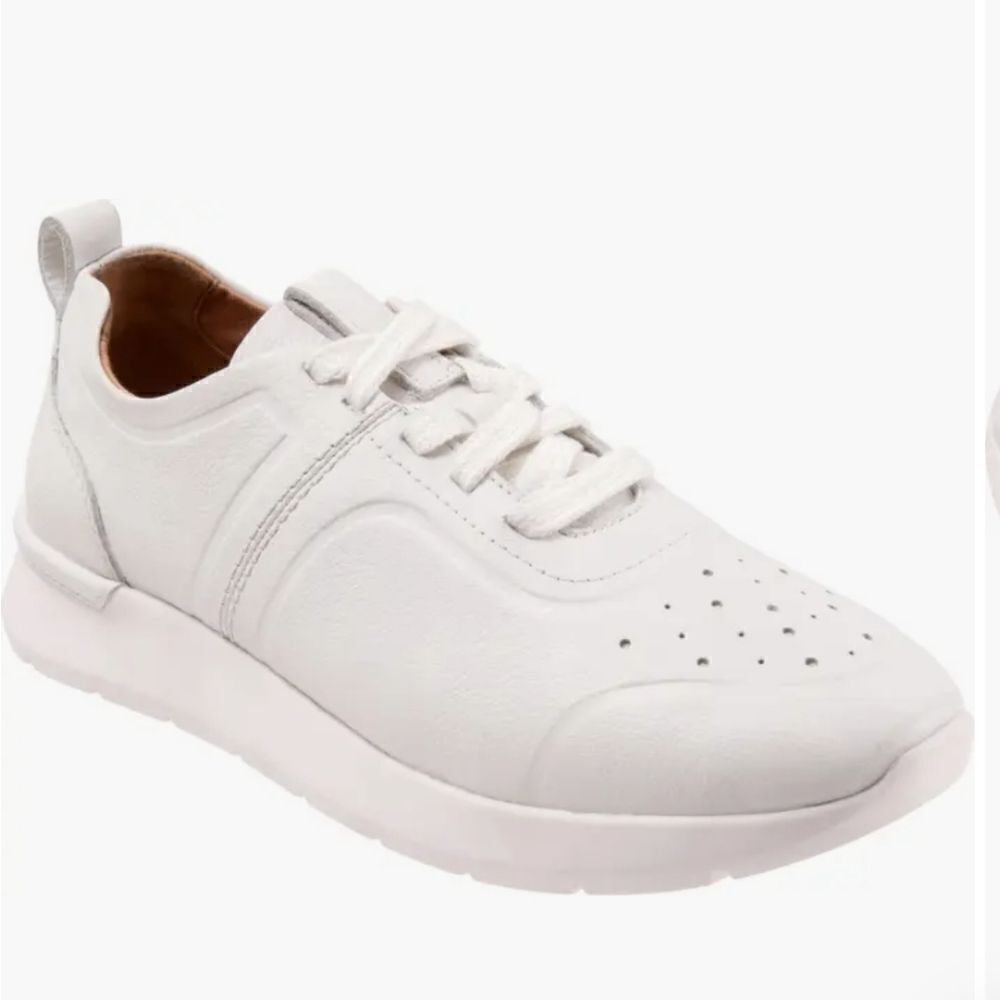SoftWalk Stella Sneaker (Women)8M, leather